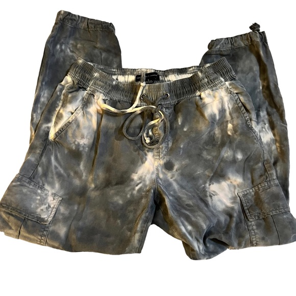 Sanctuary x Anthropology Colaboration Tye-dyed cargo joggers. Size: Small - Picture 2 of 9